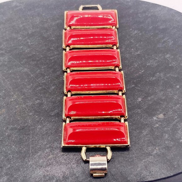 VINTAGE Molded red plastic and silvery gold tone metal panel bracelet 1950s - Picture 7 of 9